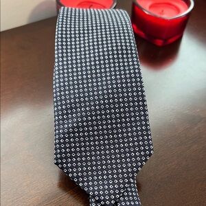 Hugo Boss Black and White Patterned Tie
